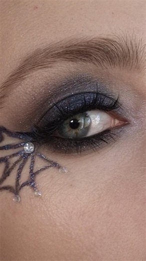 Spiderweb Halloween Makeup 🕷️ | Blue Smoky Eye for Hooded Eyes