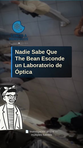 ⚛️ Nadie Sabe Que The Bean Esconde un Laboratorio de Óptica Cuando caminas bajo The Bean en Chicago, hay un punto exacto donde tu reflejo se voltea de cabeza. No es arte — es óptica geométrica pura. 100 toneladas de acero explicadas con una ecuación de secundaria. ¿Has visitado The Bean? ¿Notaste el momento exacto donde tu reflejo se invierte? 📚 REFERENCIAS CIENTÍFICAS: • University Physics III - Spherical Mirrors (OpenStax, 2024) https://phys.libretexts.org/Bookshelves/University_Physics/Unive