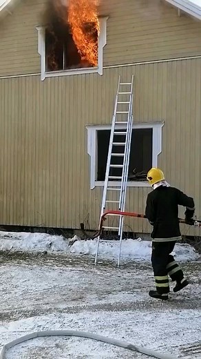 Amazing! And How?! Hydrovent/SV pipe ventilates using ejector action, releasing water mist through the nozzle to create suction for fire gases. Effective smoke ventilation needs extra air. Extinguishing nozzle cools fire gases, shielding the ventilation nozzle. #science #fire #amazing #firefighters #firefighter #firedepartment #firebrigade #fireservice Source unknown! | Indian Fire Service