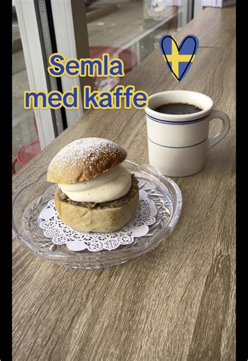 Semla are a Swedish springtime treat. A cardamom bun filled with almond paste and whipped cream, dusted with powdered sugar, this sweet treat is perfect for a slow weekend morning. Join us for weekend Semla through Easter!🐣 🇸🇪 . . . #semla #swedish #breakfast #brunch #brunchtok #scandi #scandiinspo #scandinavianstyle