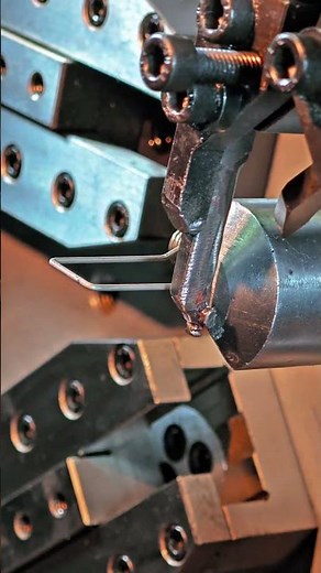 How Double Torsion Springs Are Made｜CNC Spring Forming Machine Running