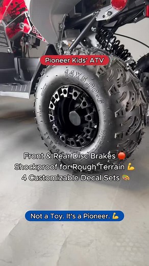 Check out the INCREDIBLE features on our Pioneer Kids ATV 🔥👇 ✅ Front & Rear Disc Brakes ✅ Shockproof for Rough Terrain ✅ 4 Customizable Decal Sets 🌟Pioneer Kids ATV available for USA 🌟Equad Q Ride-On available for Canada #kidsatv #usa #canada #america #canada🇨🇦 #atv #4wheeler #electric #rideontoys #northamerica #unitedstates #canadian #american #offroad #kidstoys #outdoor | Rosso Motors