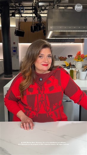 652K views · 8.4K reactions | Do diners shoot their shot? Alex Guarnaschelli has the answer 來 Don’t miss the season finale of #AlexVsAmerica tomorrow at 9|8c! | Food Network | Facebook