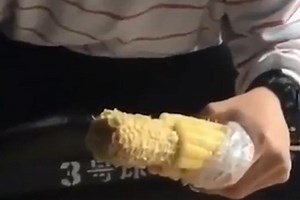 Genius hack takes all the mess out of eating corn on the cob by using a skewer