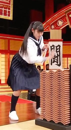 高身長の女子高生、強い #jk #バズる動画 #AI#美女 #女子高生 #強い女性