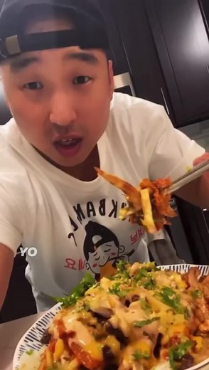 Kimchi Bulgogi Fries 🍟👨🏼‍🍳🔥 #fries #kimchi #bulgogi #koreanfood #recipe | Chris Cho