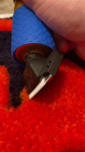 Met a Chicago Bears fan who asked for a custom rug, so I made this piece from scratch just for him. Every detail was designed to match his love for the Bears. Nothing better than bringing a fan’s idea to life 🧶🐻🔥. #ChicagoBears #CustomRug #RugTok #Handmade #FYP