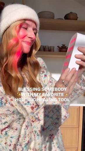 Meg Kilcup, PharmD, IHP on Instagram: "❤️ G!FTING A LUMEBOX to celebrate a new year!! This wellness tool has been a staple for our whole FAMILY *and* there is a huge sale on Friday too 🥳 to e n t e r : 1. follow me @awholehealthlife 2. like and save this reel 3. comment “LIGHT” and tag a friend in a separate comment, can tag as many friends as you’d like for extra 4. SHARE to stories for bonus✨ tag me :) THIS every morning is the best!! Every morning I jump, use my LUMEBOX and take my creatine 