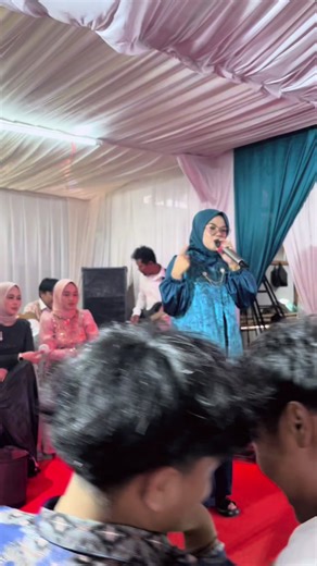 Wali Kelas dan Permintaan Lagu Gerong di Undangan