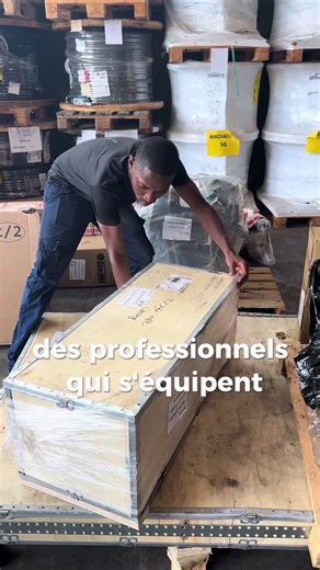 Derrière chaque déchargement, il y a un projet concret 💼✨ Véhicules, pont élévateur, photobooth, mobilier, moteurs.. 👉 Tout ça, ce sont des besoins réels en Guyane et dans vos îles. Chez Flydomtom, on ne fait pas que transporter : on accompagne vos projets, du départ jusqu’à l’arrivée, avec sérieux et soin. 🙏 Merci à tous nos clients pour leur confiance. 📞 Vous avez un projet ou une commande à faire venir ? Contactez-nous au 05 54 54 26 43 Flydomtom, le lien entre la France et la Guyane 🇫🇷