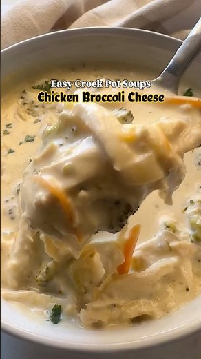 Crockpot Chicken Broccoli Cheese Soup #slowcooker #crockpot