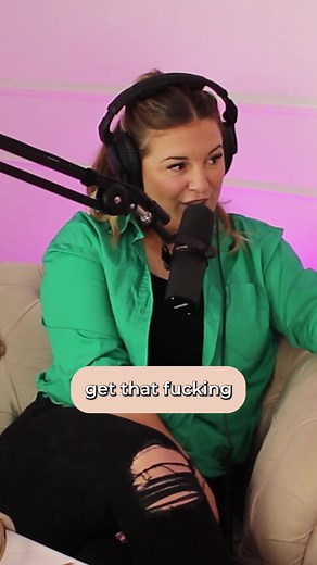 Get that f*cking photo off 🤬👰🏼‍♀️ #bridepodcast #weddingpodcast #theunfilteredbride #brideconfessions #toptipswedding #bridetobe #podcastclips #weddingadvice #podcastclips #weddingtok #bridechat #bridefyp #bitchesfromabride