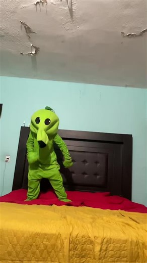 Alien Dance Moves: Fun and Groovy Performance