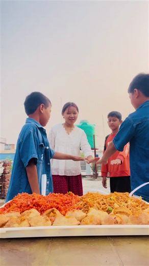 Siblings Food Challenge: Fun and Laughter