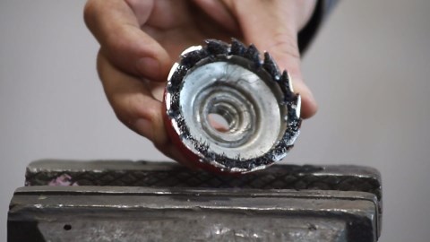 Few people know how to reuse used wire brushes