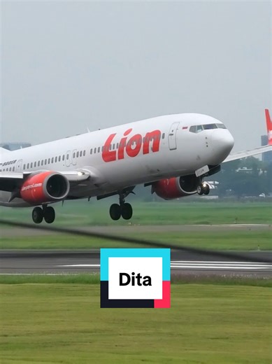 Experience a Flight on Lion Air Boeing 737-900ER