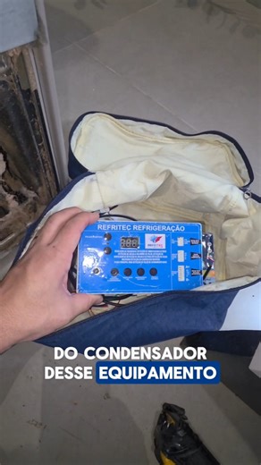 ⚠️ Geladeira inverter não é pra curioso… é pra profissional. Essa Electrolux IM8S chegou parada. Cliente já achando que era compressor queimado… Peguei o testador de inverter, fiz o teste correto no compressor, analisei a placa e encontrei o verdadeiro defeito. Resultado? ✅ Diagnóstico preciso ✅ Peça certa trocada ✅ Cliente satisfeito ✅ Zero prejuízo Muita gente troca compressor sem necessidade por não entender sistema inverter. Foi depois que eu fiz o curso de inverter com o professor Lucas que