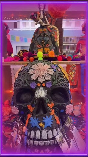 Today our “Cottonwoods” (4th through 6th graders) explored Día de los Muertos through a special display at the library featuring ofrendas, decorations, and educational materials. They also enjoyed hands-on art activities, including making sugar skull keychains and backpack charms. To continue encouraging a love of reading, they checked out library books to take home and enjoy. We are so grateful for our children’s curiosity and openness as they learn about and embrace cultural traditions that ar