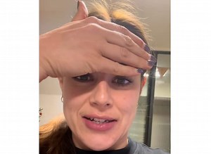 【動画】「ありえない！！」眉毛サロンで「衝撃的な大失敗」施術、女性のSNS動画に大爆笑