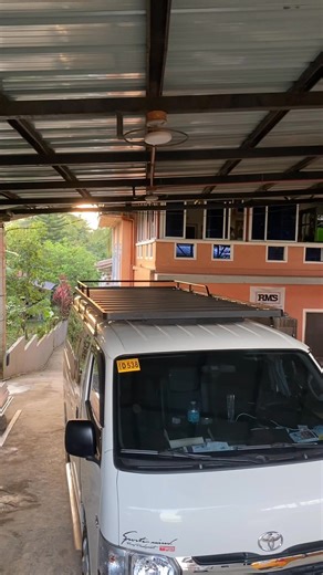 Toyota Hiace Commuter 😎 RMS Full Size Slim Rack/ Flat Rack with removable side rail and custom removable ladder 🤟🏾#flatrack #slimrack #teamslim #siderail #ladder #customladder #removableladder #toyotahiace #hiacecommuter #toyotahiaceclub #roofrack #caraccessories #steelfabricator #RMS | Radmarson’s Roofracks