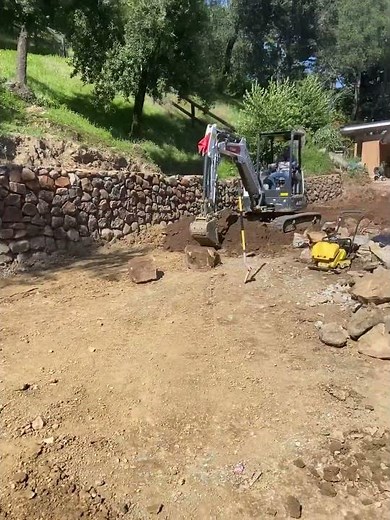 How to install fieldstone retaining wall