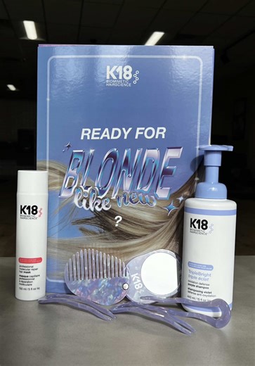 In the past, I’ve had trust issues with purple shampoos… 👀 (unpredictable, grabby, staining… you know the drill) …but this? this is different. @K18 Hair Triple Bright is doing what toning shampoos should’ve been doing all along 🤯 ✨ detoxing metals minerals ✨ neutralizing brass without overtoning ✨ helping prevent future brass from creeping back in K18 really said “let’s fix the problem at the source” instead of just masking it. If you’ve ever felt personally victimized by purple shampoo… this 