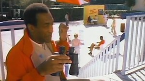 Coca-Cola fue la primera gaseosa presentada a los Estados Unidos creada en 1886 por un farmacéutico de atlanta, Georgia... y Pepsi-Cola salió poco después en 1893 y pasó gran parte del siglo XX intentando superar la temprana ventaja de Coca-Cola. 📺 Todo esto y más en tu pantalla de History #LaGuerraDeLasCola | HISTORY