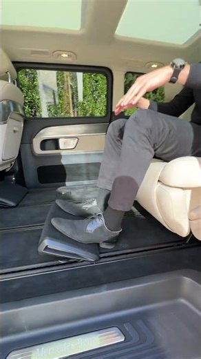 A slidable foot rest 😯! Mercedes V-Class