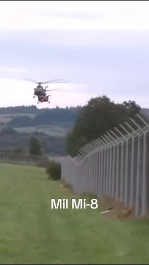 helicóptero Mil Mi-8! 🚁✈️ Prepare-se para testemunhar toda a potência e versatilidade dessa aeronave icônica em ação. O Mil Mi-8, fabricado pela famosa empresa russa Mil Moscow Helicopter Plant, é conhecido por sua capacidade de transporte e sua rampa de carga, que permite o embarque rápido e eficiente de soldados e equipamentos. Com seus rotores girando e a rampa se abrindo, você poderá ver de perto a adrenalina e o profissionalismo das operações militares. Não perca essa experiência única! #h