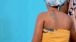 Tina ameshindwa kuvumilia ameamuwa kumchungulia boss wake Tom boy in love 💕 Episode 14 . English Subtitles Romantic Drama Series jina la mchezo ni TOM BOY IN LOVE ❤️ Full Episode ipo youtube Channel ya BIG BRAND TV 𝐎𝐧𝐥𝐢𝐧𝐞 𝐓𝐯 Usisahau ku subscribe ili kuwa Mwanafamilia na Utakuwa Umetuunga Mkono kwenye Harakati zetu 🙏 🎬 PRODUCTION CREW Story & Script @feysal_daudi Director &@feysal_daudi Ex. Producer big_shisha Set Designe @officiall_black_jesus Production @studio_big_bland D.O.P @offi