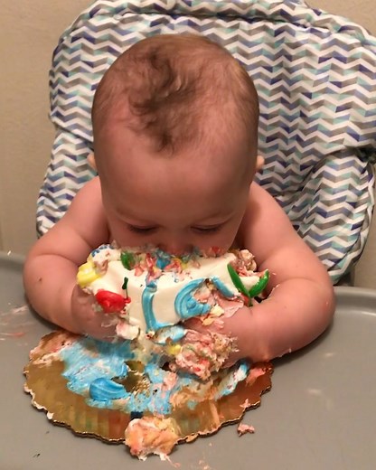 I think he enjoyed this... 👶🎂 | LADbible