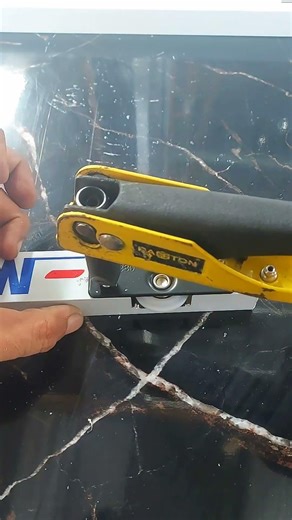 The process of making the lower part of the sliding door..#craftsmen #cabinet #makingslidingdoor