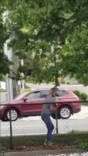 Zombie Terrifies Seattle - The Seattle Zombie Woman