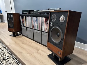 This is a demo of fully restored Acoustic Research AR11 Speakers