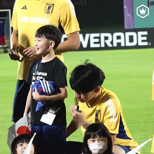 Ueda Ayase looks like he'll be a good dad in the future #WorldCup