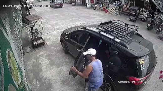 PANOORIN: Kita sa CCTV ang pagyanig ng lupa sa Brgy. Poblacion West, Pugo, La Union dahil sa magnitude 4.4 na lindol na naitala roon kaninang 10:30 ng umaga, October 9, 2025. Video Courtesy: Raphael Navalta via GMA Regional TV One North Central Luzon | GMA News