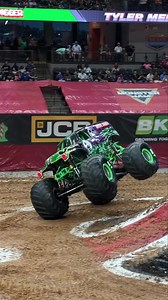 The shifting skills 😮‍💨 | Monster Jam