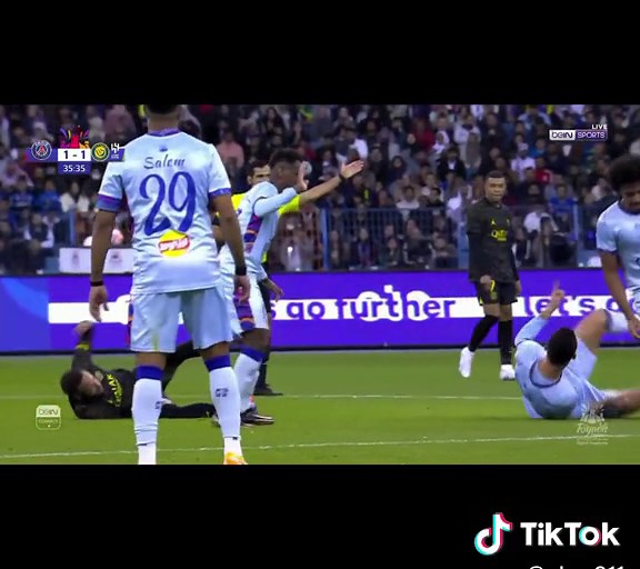 Cr7 destroyed Neymar 🥶#_goat7naldo_ #crstianoronaldo #goat #cr7 #alnassr #neymar #psg #23 #football #🐐👑 #legend #messi #saudiarabia #كرستيانو_رونالدو #نيمار #7 #capcut