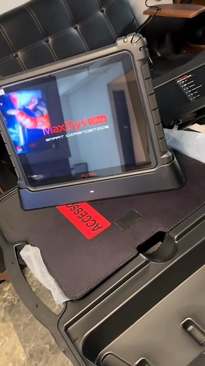 🌟🔧 ¡Revoluciona tu taller con el Autel MaxiSYS Elite II Pro 2025! 🔥🚗 ¿Eres un profesional de la automoción en España que busca la solución de diagnóstico más fiable? El kit de escáner Autel MaxiSYS Elite II Pro 2025 incluye: 🔌 Conectividad completa: Incluye cables multifunción OBD1 y OBD2, y adaptadores para Honda, BMW, Toyota y más: ¡todos los accesorios que necesitas! 🔍 Diagnóstico avanzado: Lee y borra códigos de avería de hasta 10 000 modelos de vehículos, ofreciendo la funcionalidad o