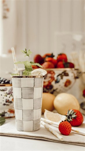DIY lemonade bar that brings back childhood summer memories