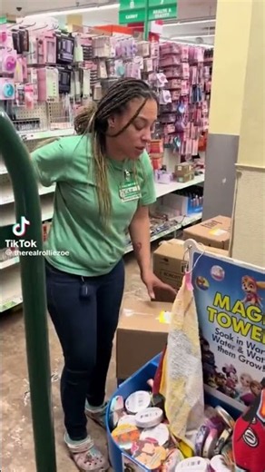 Dollar Tree Worker REFUSES to Open Register for Long Line!