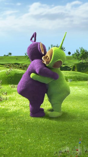 Teletubbies: Tinky Winky y Dipsy Comparten un Abrazo