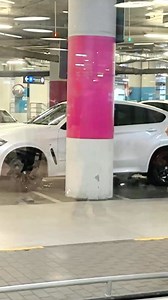 СТЕКЛО ПРОЗРАЧНОЕ SHE DIDN'T KNOW THAT THE GLASS IS TRANSPARENT..😅 LA ELVÍRA #prank #funny #comedy #reel | Sokhom Yorn