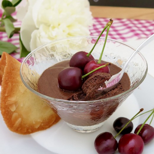 lightest classic French chocolate mousse without cream