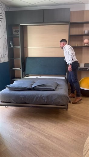 Lit escamotable avec de fabrication italienne ! Livré partout en France et devis gratuit La place dans la maison Vannes !! Formulaire sur la page d’accueil 😉#gainplace #fyp ##petitesurfaces #astucedeco #amenagementinterieur