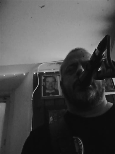 “Now I’m Easy” a song that hits hard whenever I sing it From wild youth to weathered years… some stories are sung, not told. #EricBogle #NowImEasy #FolkMusic #AustralianFolk #StorytellingThroughSong