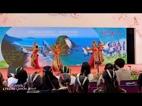 Indonesian traditional dance with beautiful attire
