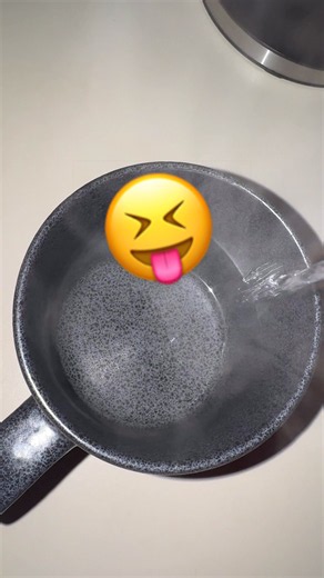 Eau tiède le matin : bienfaits et comment la boire