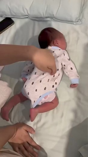 🥰 #baby #fyp #babylife #babycute #cutebabies #babygirl #babyboy #lovelybaby #babylovers #reelsvideo #cutelittlebaby #babytime #cutebaby #littlebabies #cutebabies #babylovely #babyofthefamily #lovebabies | Cute little baby