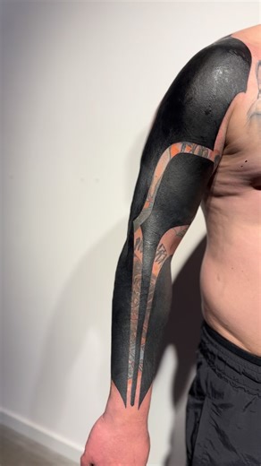 SIIKA ✦ TRANSFORMATIVE BLACK TATTOOING on Instagram: "reuploading this with licensefree music, this was fresh and healed. Loved to this and looking forward to continue on the leg! 🏴#blackworkgermany #neotribalism #floraltattoos #blackarmcover #blackworkerssubmission"